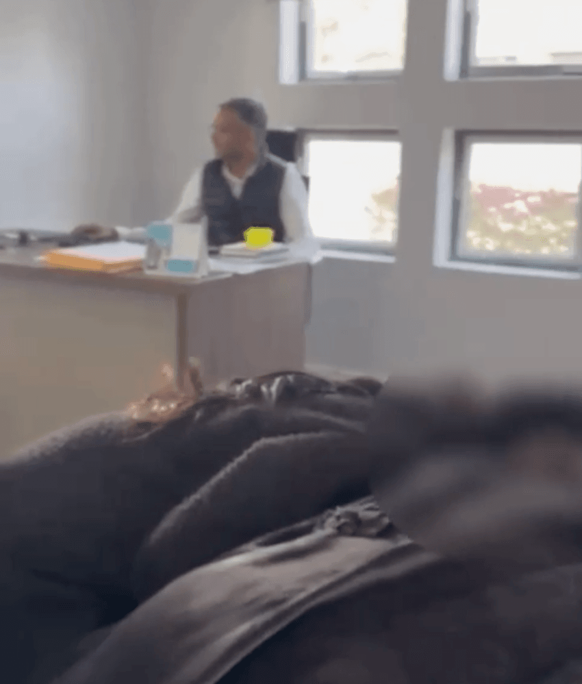 En el vídeo se puede ver que Gorvenia ni se inmuta ante una de sus trabajadores descompensadas. Es lo que se ve.